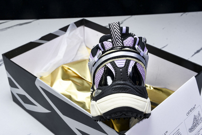 C/O​ SNEAKERS CO-019