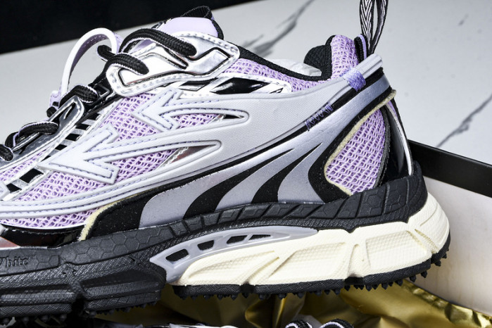 C/O​ SNEAKERS CO-019