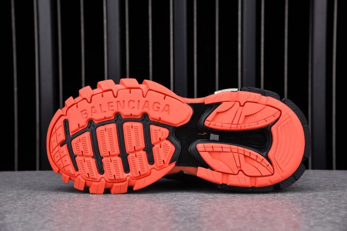 Ba*len*cia*ga track trainer