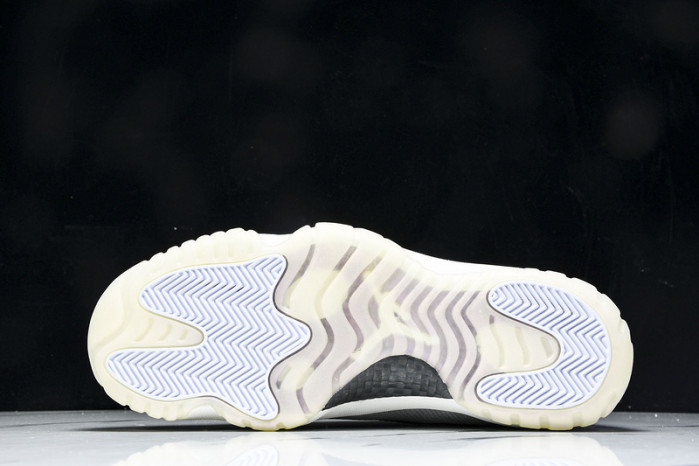 Air Jordan 11 Low HQ7000-001