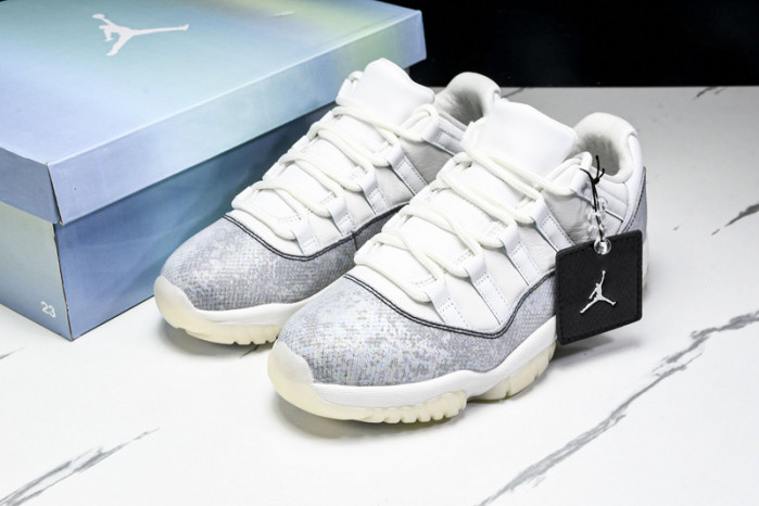 Air Jordan 11 Low HQ7000-001