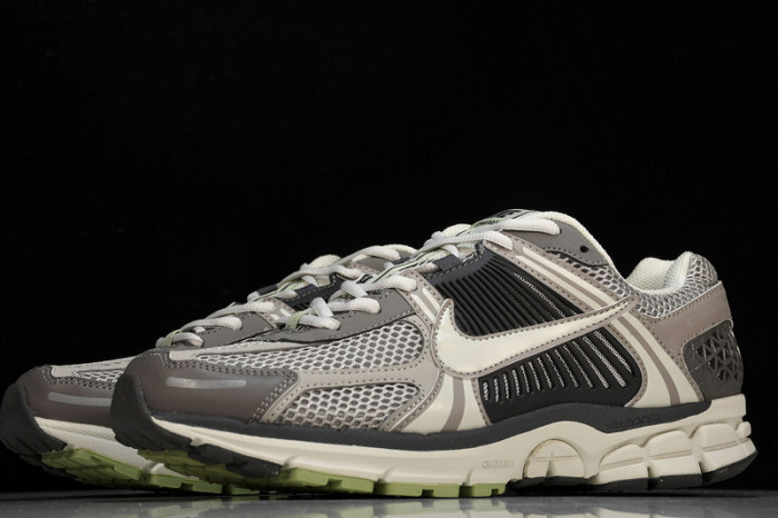 nike air zoom vomero 5   fb8825-001