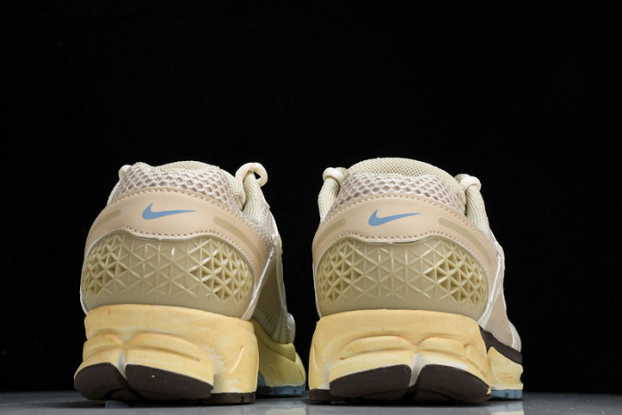 nike air zoom vomero 5   fb8825-111