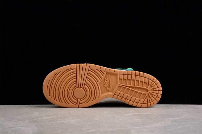 nk dunk low se "free .99"  cz2496-100