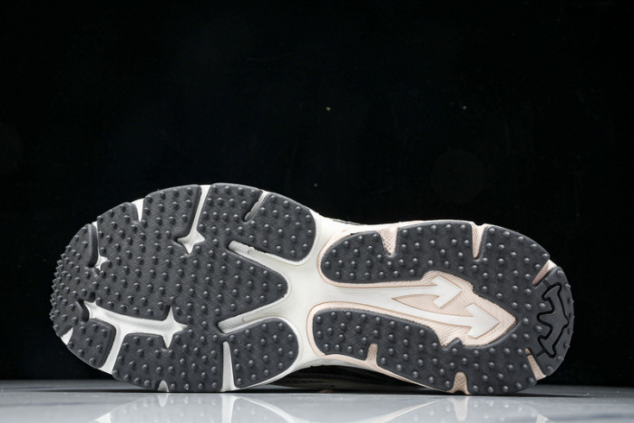 C/O​ SNEAKERS COS-013