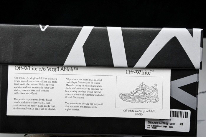 C/O​ SNEAKERS COS-013