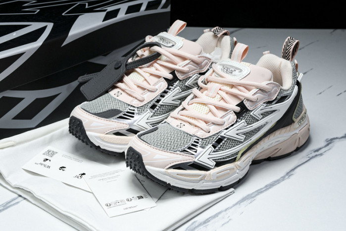 C/O​ SNEAKERS COS-013