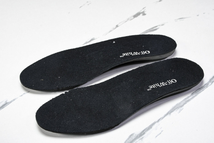 C/O​ SNEAKERS CO-013