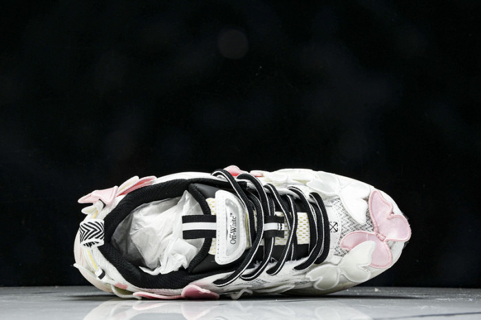 C/O​ SNEAKERS CO-013