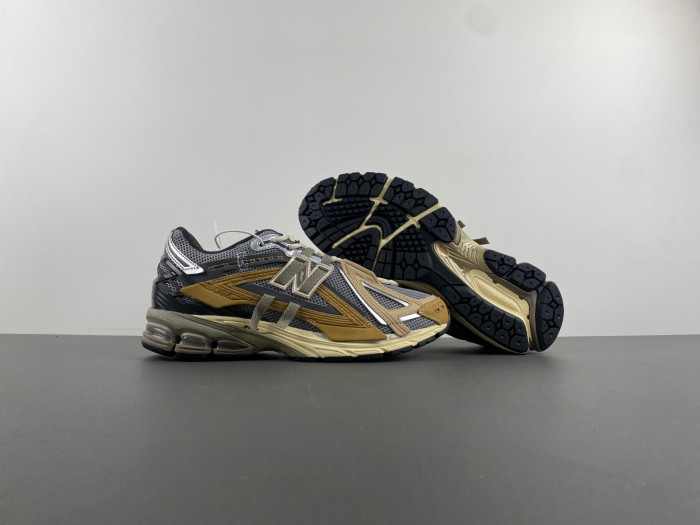 A.*SIC*S G*EL U1906AA